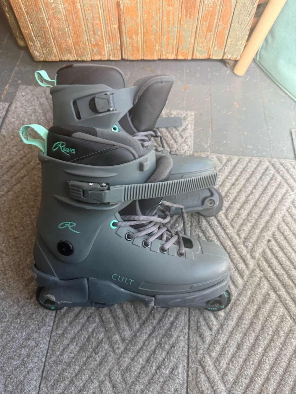 Razors Cult Aggressive Inline Skates in Gray with Teal Accents